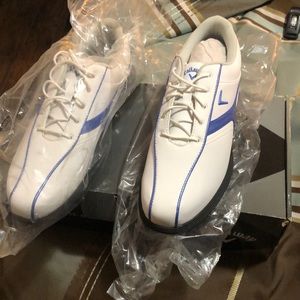 Women’s golf shoes